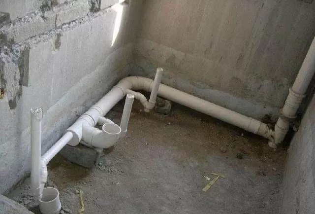 卫生间这样做二次排水才正确，再也不用担心漏水了(图1)